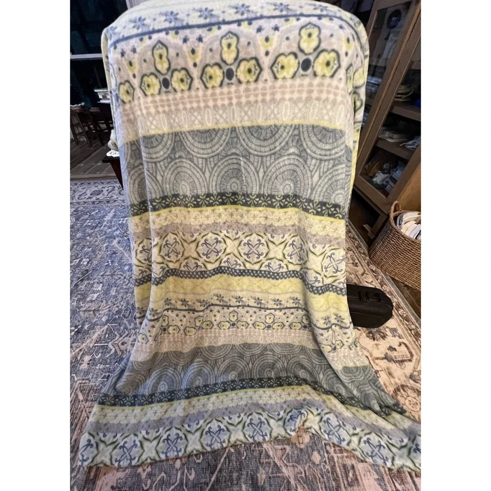 Cynthia Rowley Throw Blanket 77x57 Inches Boho Blue White Lime Green- Small Hole